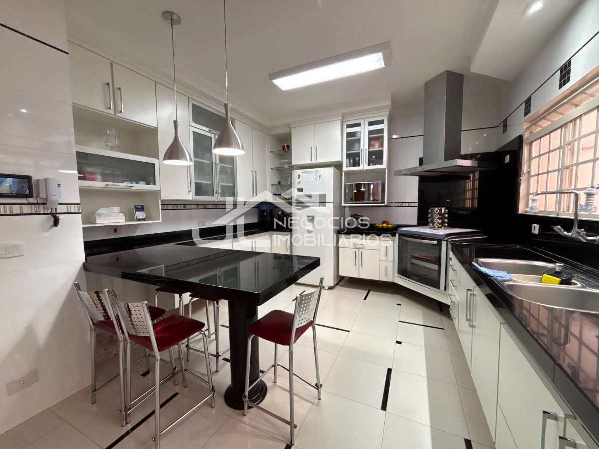 Casa, 3 quartos, 320 m² - Foto 3