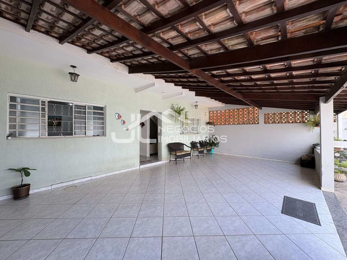  - Casa à venda em Hortolândia, Jardim Terras de Santo Antônio, com 2 quartos, 180,48m²